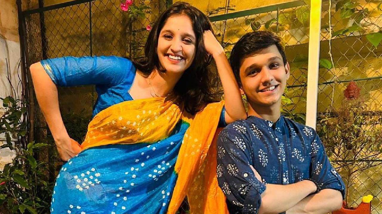 अभिनेत्री शिवानी सोनार म्हणजेच तारिणी, तिची पहिली दिवाळी सासरी साजरी करणार आहे आणि तिच्या आनंदाला पारावर उरलेला नाही. शिवानी म्हणाली, "आजपर्यंत मी प्रत्येक वर्षी आई-वडील आणि भावासोबत घरी दिवाळी साजरी केली आहे, पण यंदा माझं लग्नानंतरचं पहिलं वर्ष आहे आणि पहिली दिवाळी सासरी असल्यामुळे एक वेगळीच उत्सुकता आहे."
