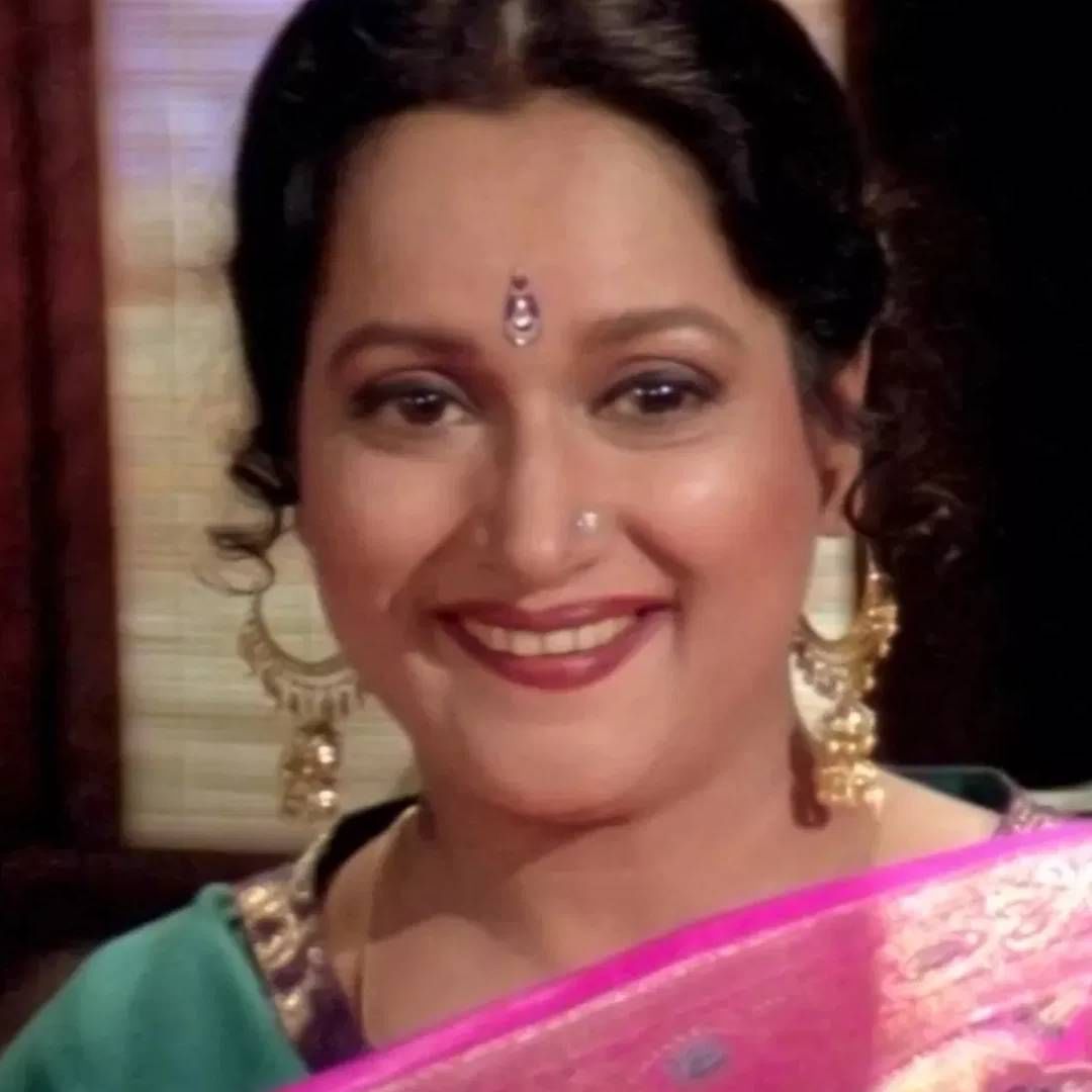 त्यांनी संजोग से बनी संगिनी, गुदगुदी, घर एक सपना, बात हमारी पक्की है, ससुराल सिमर का, डोली अरमानों की, एक विवाह ऐसा भी, होम, अस्तित्व, हप्पू की उल्टन पल्टन आणि मिसेज कौशिक की पांच बहुएं सारख्या सीरियलमध्ये काम करुन नाव कमावलं.  