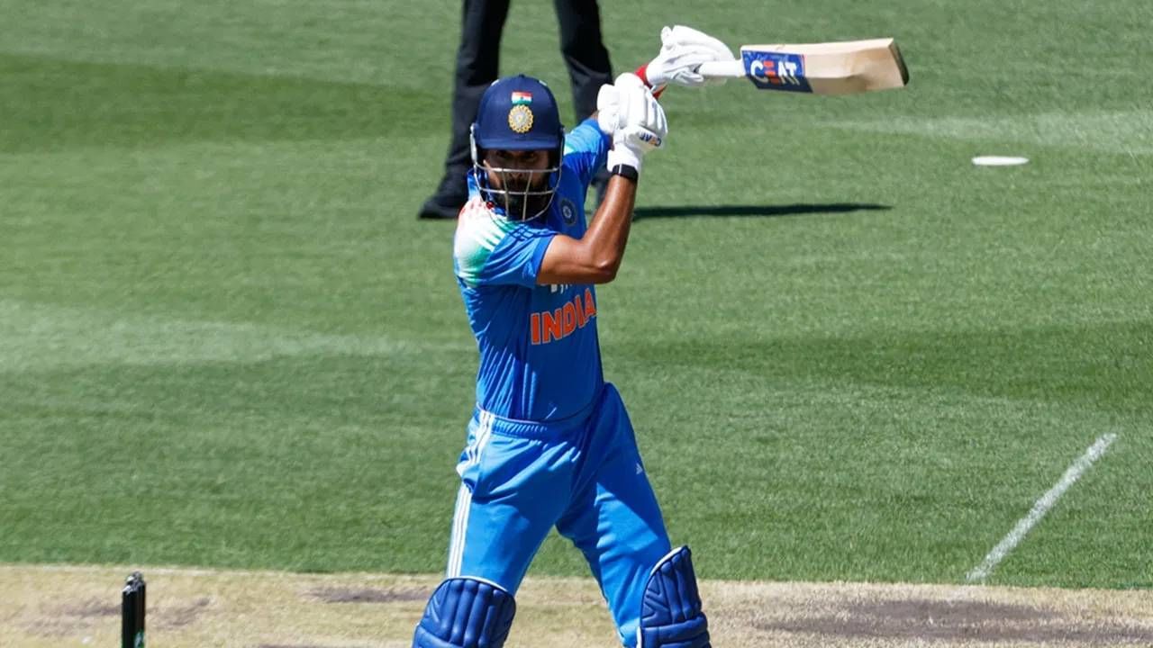 बीसीसीआयने पुढे स्पष्ट केलं की, 28 ऑक्टोबरला पुन्हा एकदा स्कॅन करण्यात आलं. तेव्हा सर्वकाही ठीक असल्याचं डॉक्टरांनी सांगितलं आहे. आता त्याच्या तब्येतीत सुधारणा होत आहे. लवकरच बरा होऊन मायदेशी परतेल.  (PC-PTI)