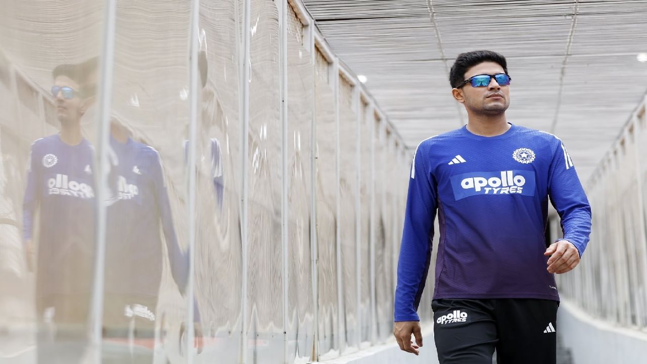 शुबमन क्रिकेटशिवाय जाहीरातीच्या माध्यमातूनही कमाई करतो. शुबमन जिलेट, एमआरएफ,  नाईकी, टाटा कॅपिटल आणि अन्य ब्रँडसाठी जाहीरात करतो. शुबमन ब्रँड एंडॉर्समेंटद्वारे वार्षिक 6 ते 8 कोटी रुपये कमावतो. (Photo Credit : @ShubmanGill X Account) 