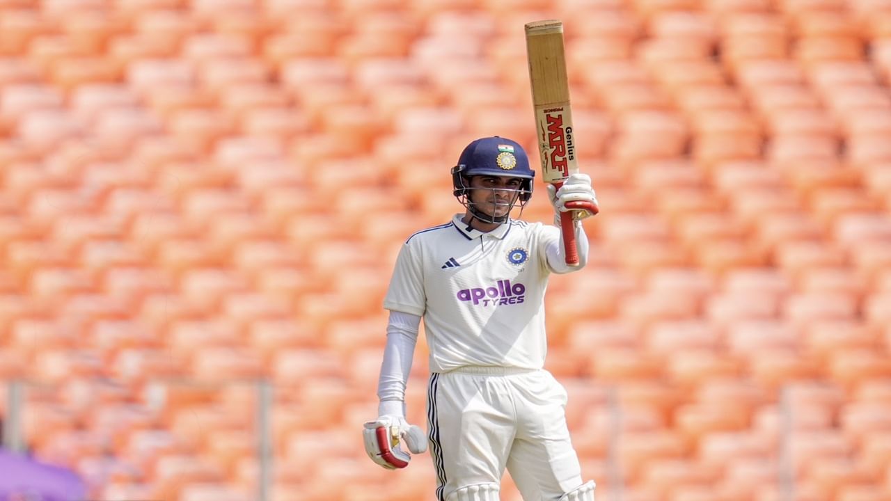 शुबमन गिल वार्षिक करार, आयपीएल, जाहीरात आणि अन्य माध्यमातून तगडी कमाई करतो. मीडिया रिपोर्ट्सनुसार, शुबमनचं एकूण नेटवर्थ 30 ते 35 कोटी रुपये इतकं आहे.   (Photo Credit : @ShubmanGill X Account) 