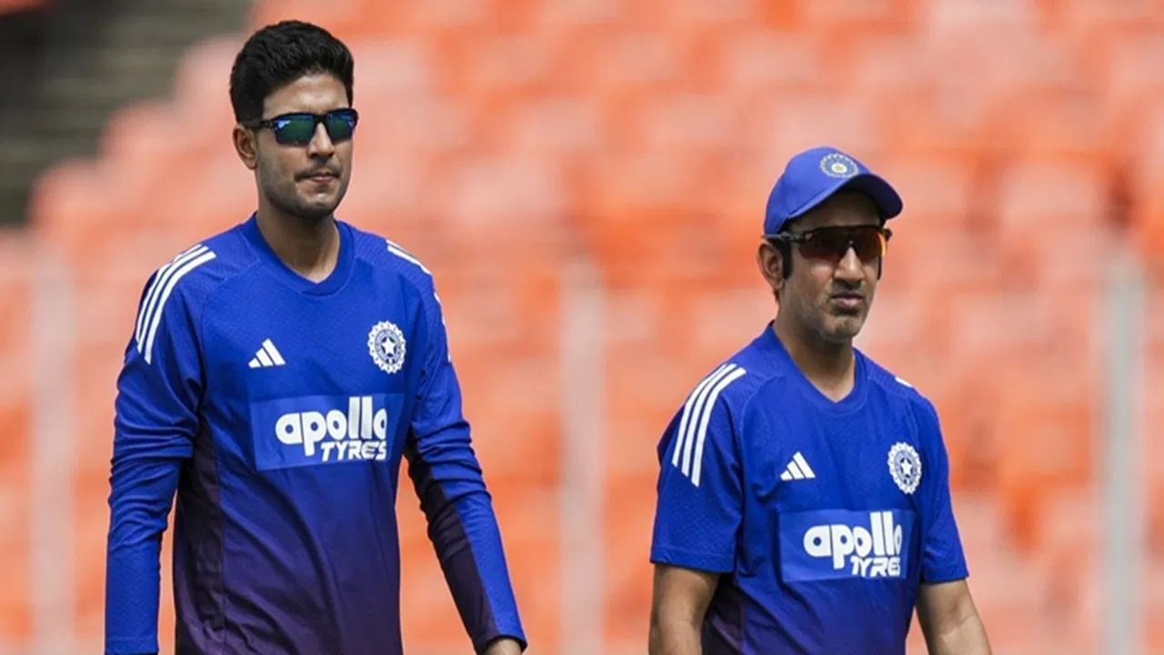 गंभीरने या प्रश्नाचं मस्करीत उत्तर दिलं. गंभीरच्या या उत्तराची सोशल मीडियावर चांगलीच चर्चा रंगली आहे. "सर्वात आधी मला याची गरज आहे", असं गंभीरने म्हटलं. (Photo CrediT : PTI)