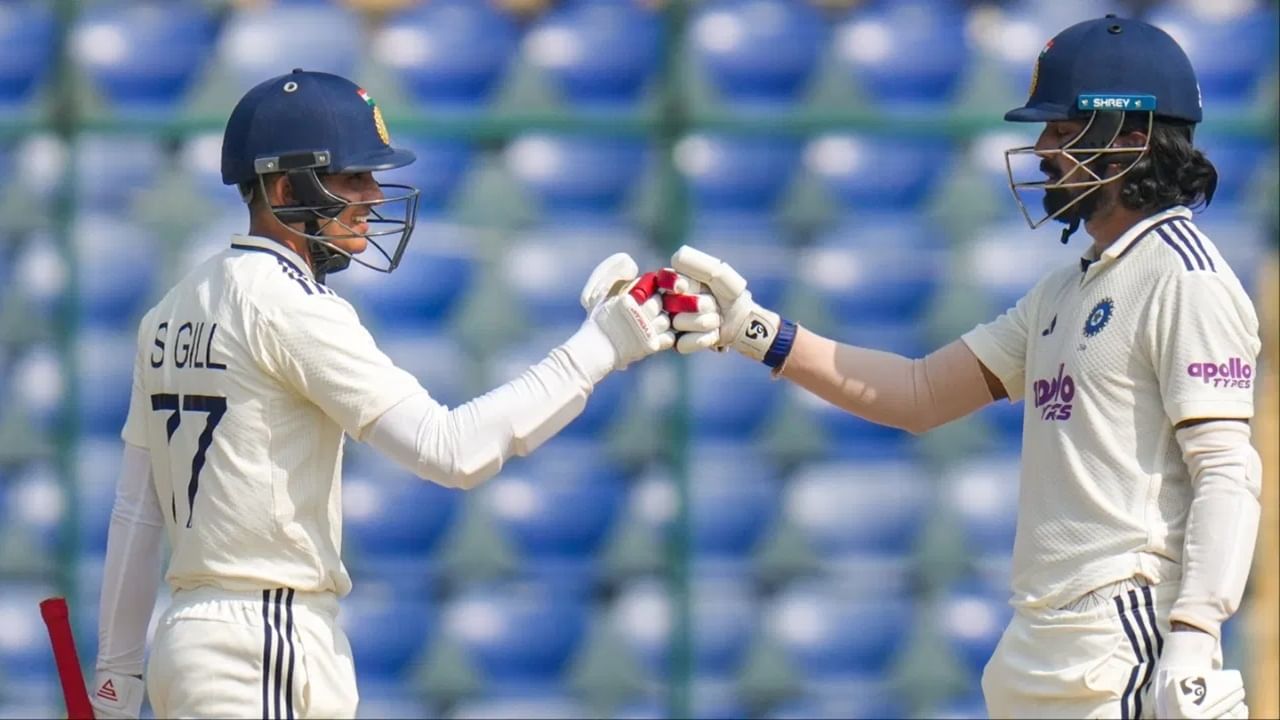 भारतीय क्रिकेट संघाने वेस्ट इंडिज विरुद्ध 2 सामन्यांची कसोटी मालिका 2-0 अशा एकतर्फी फरकाने जिंकली. टीम इंडियाची विंडीज विरुद्ध कसोटी मालिका जिंकण्याची सलग 10 वेळ ठरली. भारताने दुसऱ्या सामन्यात 7 विकेट्सने विजय मिळवला. (Photo Credit : PTI)