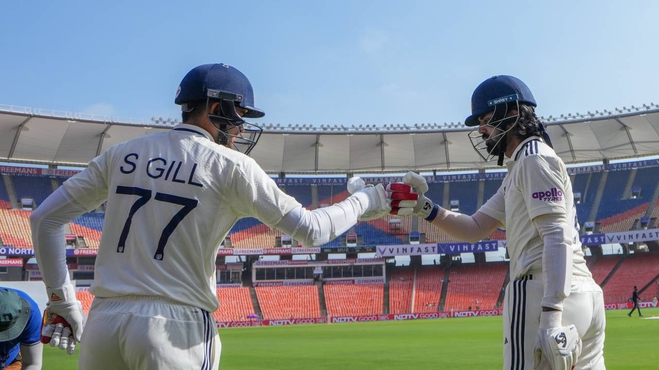 शुबमन गिल कर्णधार म्हणून 1 हजार धावा पूर्ण करणारा फलंदाज होऊ शकतो. शुबमन गिलपूर्वी हा कारनामा ऑस्ट्रेलियाचे माजी दिग्गज क्रिकेटपटू डॉन ब्रॅडमन यांनी केली आहे. त्यांनी 11 डावात 1 हजार पूर्ण केल्या आहेत. 