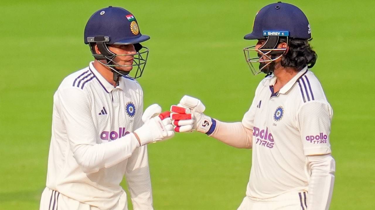 दिल्लीच्या अरूण जेटली स्टेडियममध्ये भारत आणि वेस्ट इंडिज यांच्यात दुसरा कसोटी सामना होणार आहे. हा सामना 10 ऑक्टोबरपासून सुरु होणार आहे. या मालिकेत भारताने आधीच 1-0 ने आघाडी घेतली आहे. वर्ल्ड टेस्ट चॅम्पियनशिप 2027 अंतिम फेरीच्या दृष्टीने विजय खूपच महत्त्वाचा आहे.