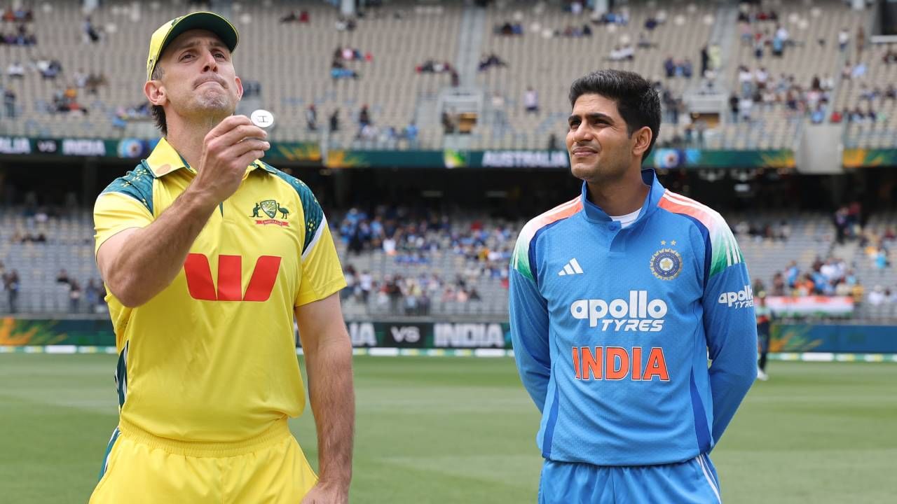 ऑस्ट्रेलिया विरूद्धच्या मालिकेतील पहिल्याच वनडे सामन्यात भारताचा 7 विकेट्सने पराभव झाला. या पराभवासह शुबमन गिलचा नको त्या पंगतीत समावेश झाला आहे. शुबमन गिलने क्रिकेटच्या तिन्ही फॉर्मेटमध्ये कर्णधार म्हणून पहिला सामना गमावला आहे. (Photo - BCCI Twitter )