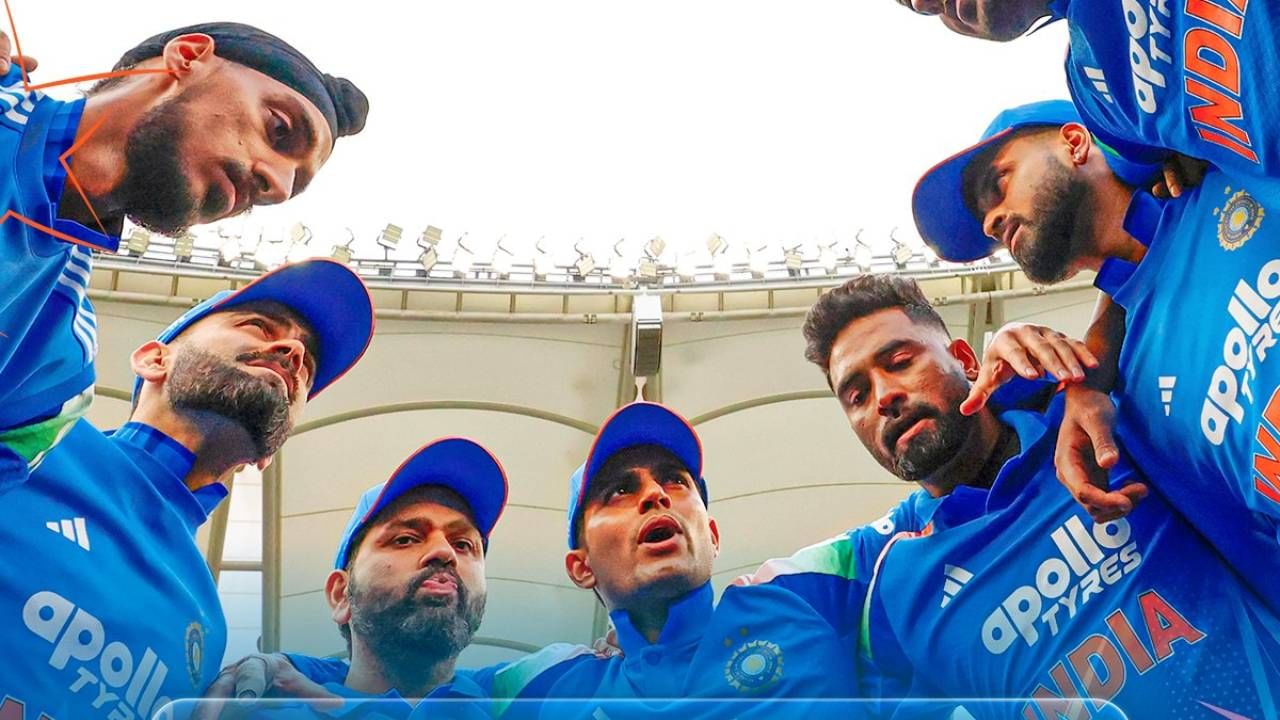 ऑस्ट्रेलिया दौऱ्यापूर्वी बीसीसीआयने टीम इंडियाच्या नेतृत्वाची भाकरी फिरवली. या दौऱ्याआधी रोहित शर्माचं कर्णधारपद काढून ते शुबमन गिलकडे देण्यात आलं. शुबमन गिलने वनडे कर्णधार म्हणून या दौऱ्यातून सुरुवात केली. पण पहिल्याच सामन्यात पराभवाचं तोंड पाहावं लागलं. (Photo - BCCI Twitter )