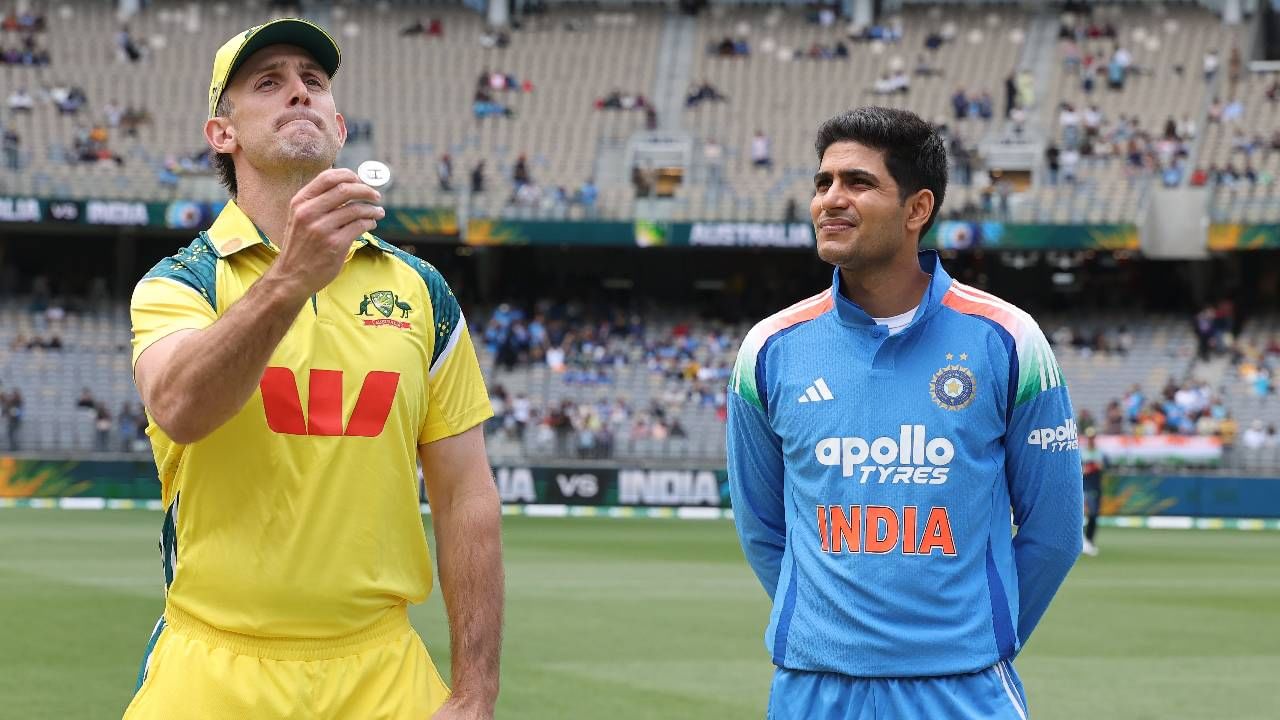 शुबमन गिल हा टी20 संघाचा रेग्युलर कर्णधार नाही. भारताने टी20 वर्ल्डकप जिंकल्यानंतर झिम्बाब्वे दौरा केला होता. तेव्हा शुबमन गिलकडे संघाची धुरा सोपवण्यात आली होती. त्यानंतर कर्णधारपद सूर्यकुमार यादवकडे देण्यात आलं. आता टी20 वर्ल्डकप 2026 नंतर हे पद गिलकडे येईल असं सांगण्यात येत आहे. (Photo- BCCI Twitter)