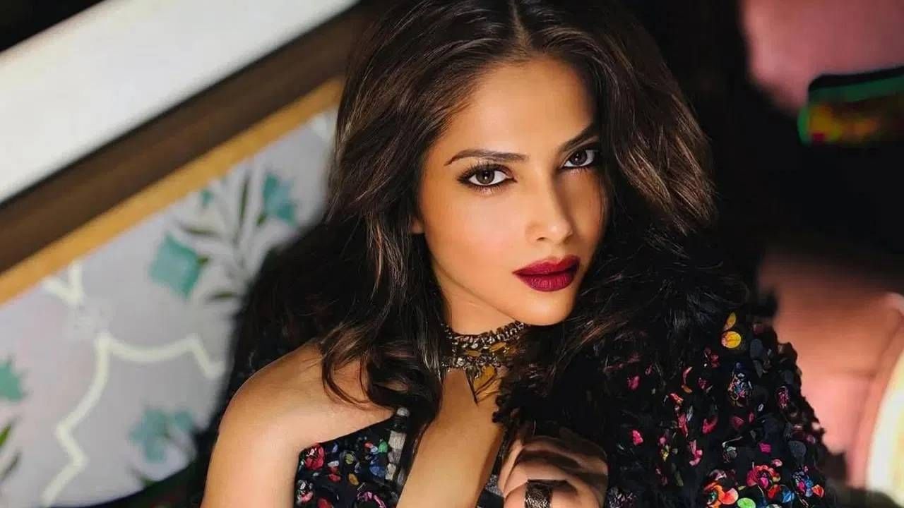 गोविंदाने माझा हात धरला अन् मग...; अभिनेत्रीचा मोठा खुलासा