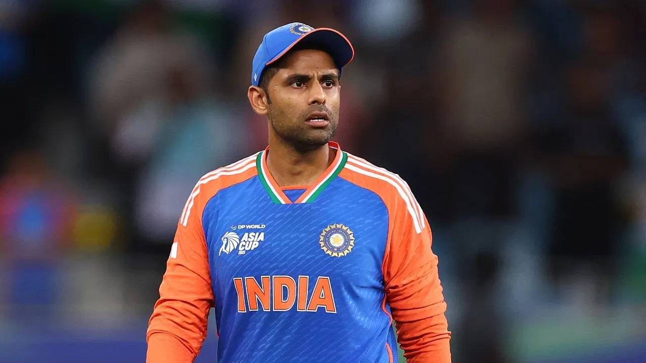 सूर्यकुमार यादव टी20 वर्ल्डकप 2026 पर्यंत भारतीय टी20  संघाचा कर्णधार असणार आहे. त्यानंतर कर्णधारपद शुबमन गिलकडे सोपवलं जाईल अशी माहिती सूत्रांनी दिली. त्यानुसार तयारी सुरु असल्याचं आशिया कप स्पर्धेत दिसून आलं आहे. शुबमन गिलला टी20 संघात स्थान मिळालं आणि उपकर्णधारपदाची जबाबदारी सोपवली आहे. 