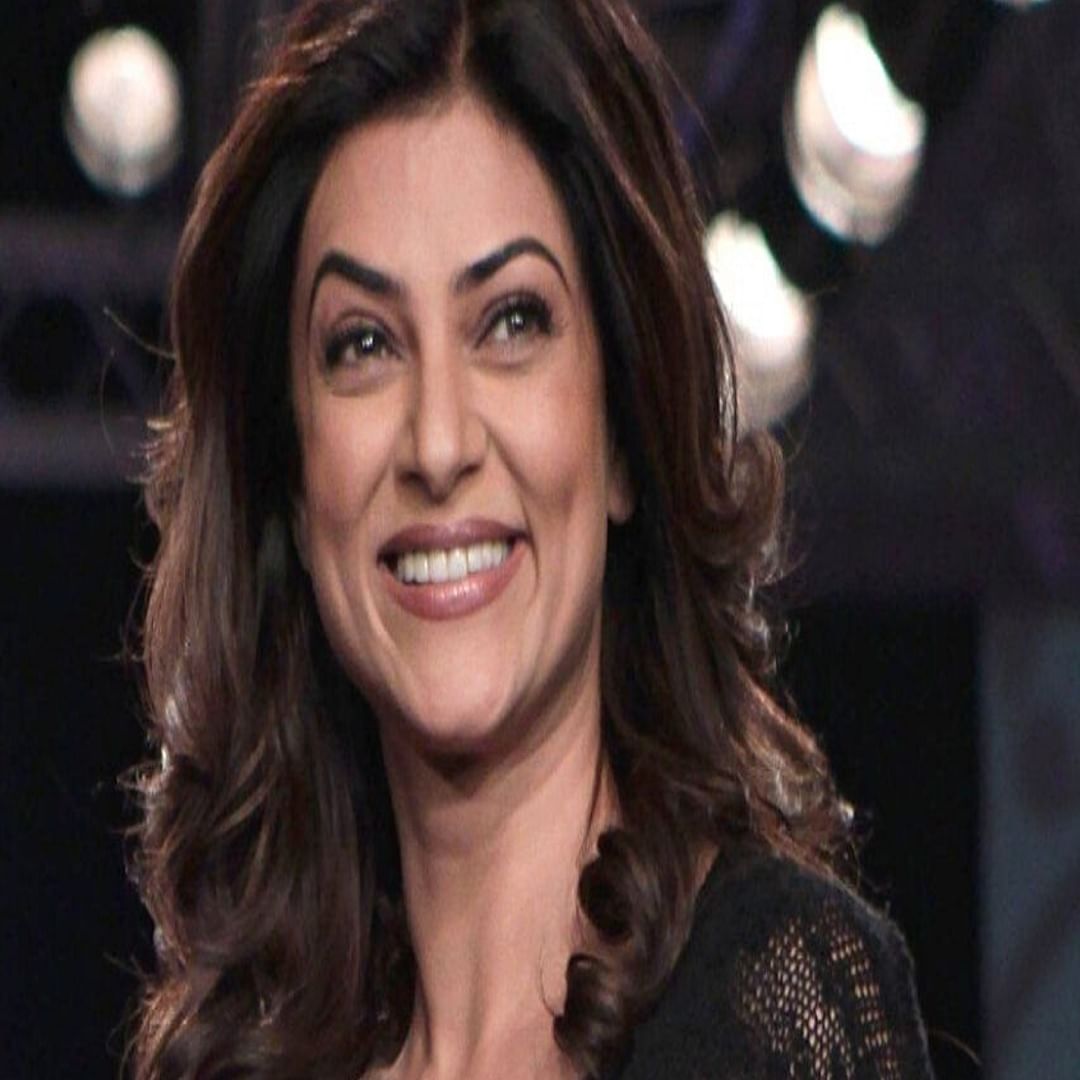  सुष्मिता सेन : अभिनेत्री सुष्मिता सेनला सापांची खूप आवड आहे, आणि ही अभिनेत्री घरात अजगर पाळीव प्राणी म्हणून तिला ठेवायला आवडेल असंही तिने म्हटलं. तसेच तिला तिच्या घराच्या मोकळ्या टेरेसवर आंघोळ करायलाही आवडते, जिथे तिचा बाथटबही आहे. 