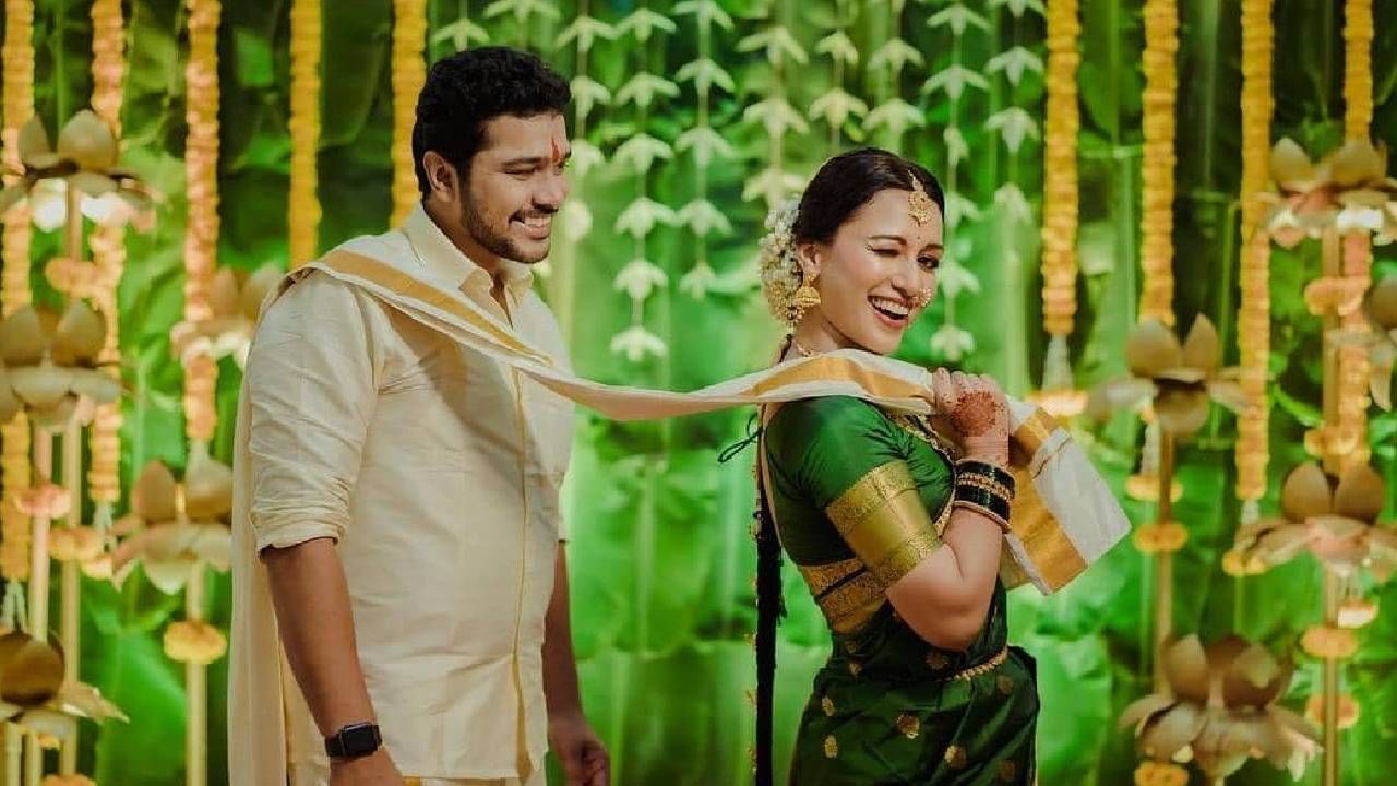 अभिनेता सुयश टिळकने 2021 मध्ये आयुषी भावेशी लग्न केलं होतं. या दोघांच्याही घटस्फोटाच्या चर्चा होत असून त्यांनीही एकमेकांना इन्स्टाग्रामवर अनफॉलो केलं आहे. घटस्फोटाबाबत अद्याप त्यांनी कोणतीच प्रतिक्रिया दिली नाही. 
