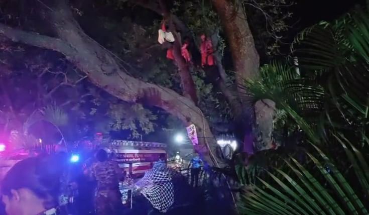 जिल्हाधिकारी जर आंदोलन स्थळी येऊ शकत नसतील तर त्यांनी किमान व्हिडिओ कॉन्फरन्सवरुन शब्द द्यावा! अशी मागणी आंदोलक महिलांनी केली आहे.