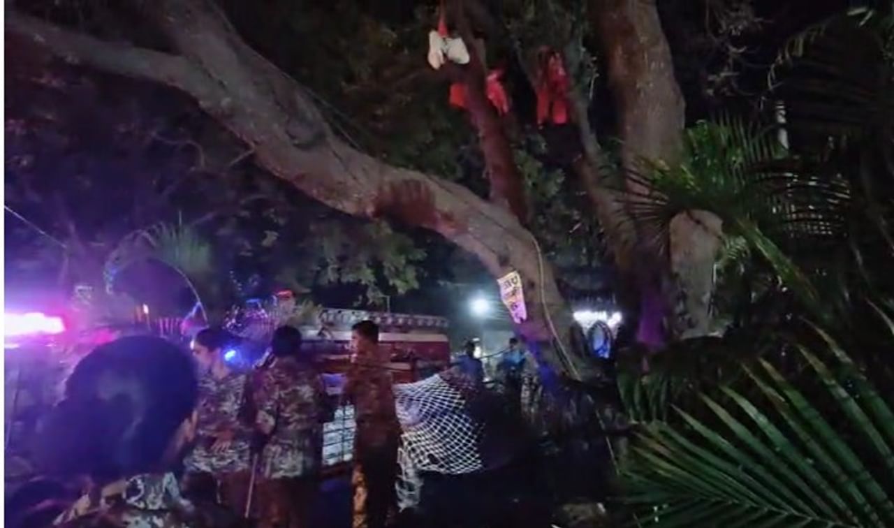 भंडाराच्या त्रिमूर्ती चौक येथे गोसेखुर्द धरण बाधितांनी दोन दिवसांपासून धरणे आंदोलन सुरू केले आहे. मात्र त्याकडे प्रशासनाने दुर्लक्ष केल्याने आंदोलकांनी आज आक्रमक भूमिका घेतली.