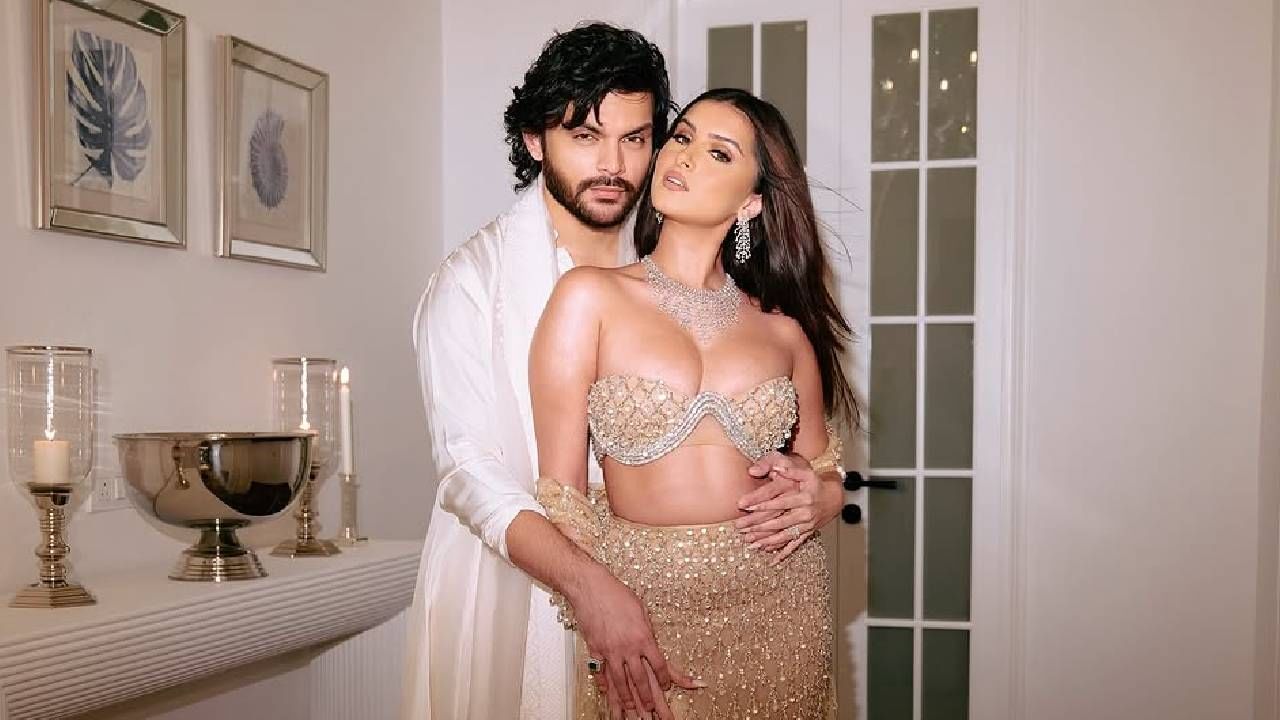 'काल रात्री माझ्या फटाक्यासोबत..' असं मजेशीर कॅप्शन देत ताराने हे फोटो पोस्ट केले आहेत. या फोटोंमध्ये दोघंही दिवाळी पार्टीसाठी सुंदर पोशाखात तयार झाल्याचं पहायला मिळत आहे. चाहत्यांनी तारा आणि वीरच्या जोडीवर लाइक्स, कमेंट्सचा वर्षाव केला आहे. 
