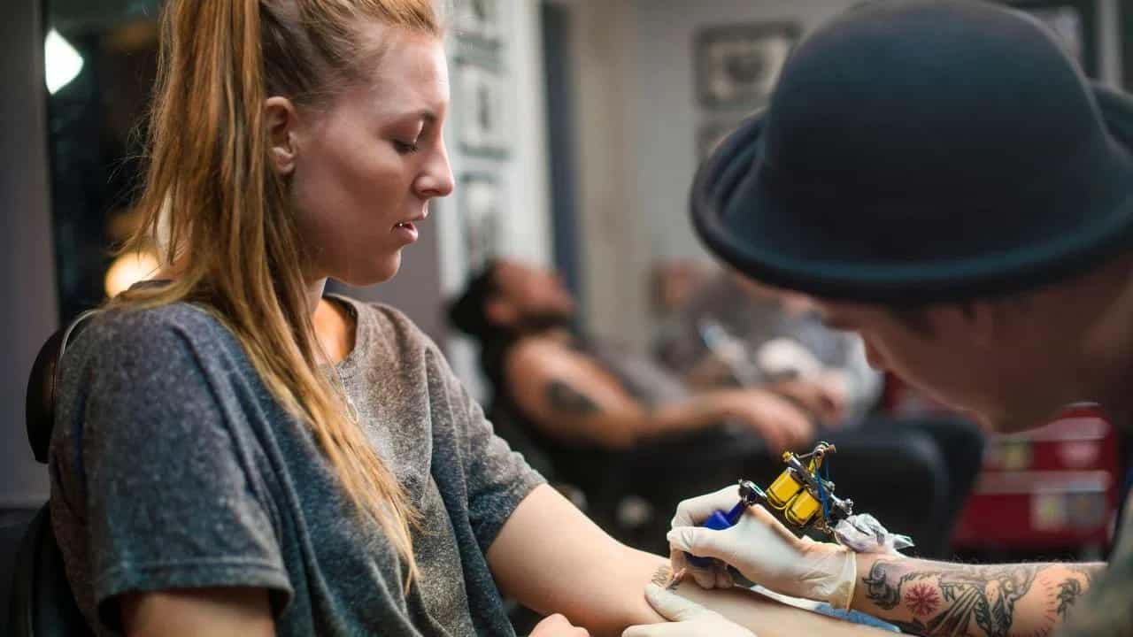 पहिल्यांदाच टॅटू काढताय? तर मग या 5 महत्त्वाच्या गोष्टी ठेवा लक्षात