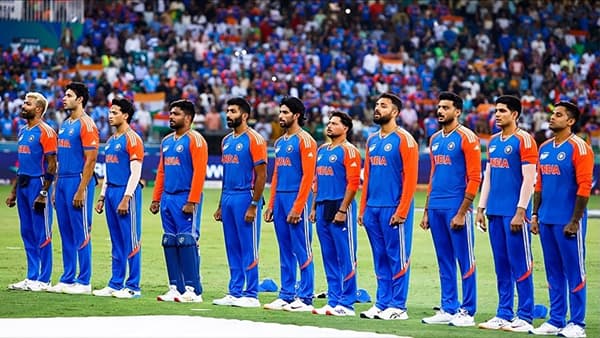 टीम इंडियाच्या ऑस्ट्रेलिया दौऱ्याची सुरुवात 19 ऑक्टोबरपासून होणार आहे. भारतीय संघ या मालिकेत एकूण 2 मालिका खेळणार आहे. एकदिवसीय मालिकेने दौऱ्याची सुरुवात होणार आहे. या मालिकेतून रोहित शर्मा आणि विराट कोहली हे दोघे कमबॅक करणार आहेत. त्यामुळे क्रिकेट चाहत्यांना या दोघांच्या कमबॅकची प्रतिक्षा आहे. रोहित-विराटचा आयपीएलच्या 18 व्या मोसमानंतरचा पहिलाच सामना असणार आहे. ऑस्ट्रेलिया विरुद्धचा पहिला एकदिवसीय सामना हा पर्थमध्ये होणार आहे. (Photo Credit : Axar Patel X Account)