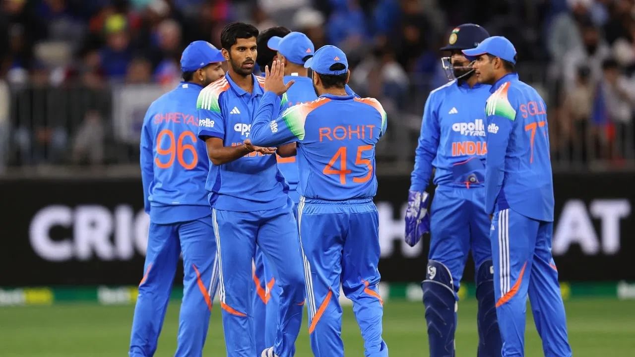 टीम इंडिया श्रीलंकेविरुद्धच्या पराभवानंतर सलग 8 एकदिवसीय सामने जिंकले होते. टीम इंडियाने इंग्लंड विरुद्ध वनडे सीरिजमधील 3 सामने जिंकले होते. तर चॅम्पियन्स ट्रॉफीत 5 असे एकूण 8 सामने सलग जिंकले. मात्र ऑस्ट्रेलियाने भारताचा विजयरथ यशस्वीरित्या रोखला. (Photo Credit : Getty)