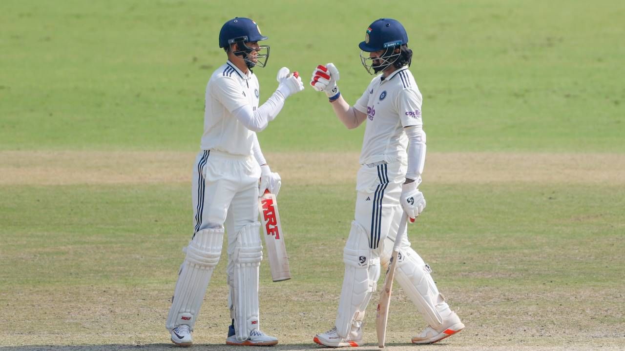 भारत आतापर्यंत सात कसोटी सामने खेळला आहे. त्यात भारताने 4 सामन्यात विजय, 2 सामन्यात पराभव, तर एक सामना अनिर्णित राहिला आहे. त्यामुळे भारताची विजयी टक्केवारी ही 61.90 टक्के आहे. त्यामुळे तिसऱ्या स्थानावर आहे. इंग्लंड 43.33 गुणांसह चौथ्या स्थानावर, बांगलादेश 16.67 गुणांसह पाचव्या स्थानावर आणि वेस्ट इंडिज पाच पराभवांसह पाचव्या स्थानावर आहे.(फोटो- BCCI Twitter)