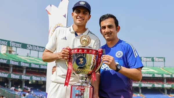 भारताने वेस्ट इंडिजला दोन सामन्यांच्या कसोटी मालिकेत 2-0 ने पराभूत केलं. पहिल्या सामन्यात एक डाव आणि 140 धावांनी मात दिली. त्यानंतर दुसऱ्या सामन्यात 7 विकेट राखून पराभूत केलं. (फोटो- BCCI Twitter)