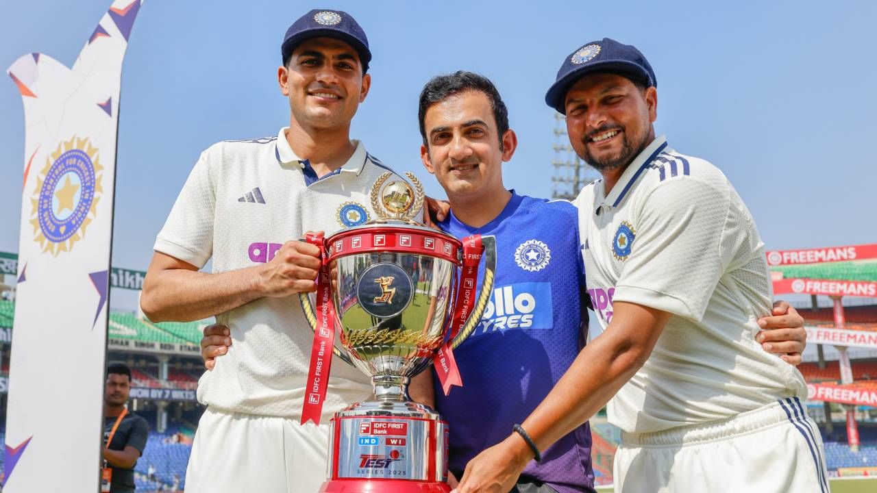 आता भारताने वेस्ट इंडिजविरुद्ध सलग दहावी मालिका जिंकली आहे. यासह भारताने दक्षिण अफ्रिकेच्या विश्वविक्रमाची बरोबरी साधली आहे. एकाच संघाविरुद्ध सलग 10 मालिका जिंकणारा भारत जगातील दुसरा संघ ठरला आहे. (Photo : BCCI Twitter)