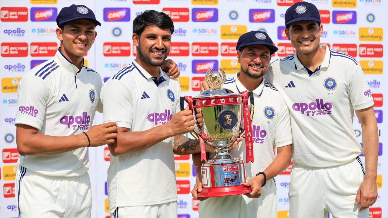 भारताने वेस्ट इंडिजला सलग दहा कसोटी मालिकांमध्ये पराभवाची धूळ चारली आहे. भारताने 2002 पासून वेस्ट इंडिजविरुद्ध एकही कसोटी मालिका गमावलेली नाही. मग ती मायदेशी असो की त्यांच्या भूमीत.. सलग दहा मालिका जिंकत दक्षिण अफ्रिकेच्या विश्वविक्रमाची बरोबरी साधली आहे. (Photo : BCCI Twitter)