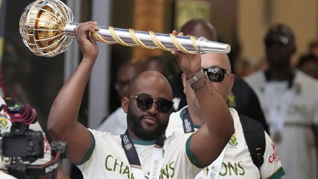 दक्षिण आफ्रिकेने अंतिम सामन्यात ऑस्ट्रेलियाला पराभूत करत आयसीसी वर्ल्ड टेस्ट चॅम्पियनशीप 2023-2025 या साखळीच जेतेपद पटकावलं होतं. तसेच टीम इंडियाने नुकतंच विंडीजला मायदेशात 2-0 ने पराभूत केलं होतं. (Photo Credit : PTI)