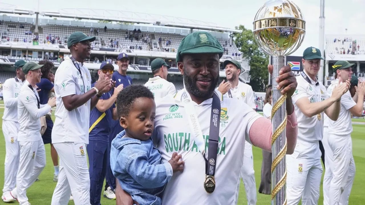 टीम इंडिया विरुद्ध दक्षिण आफ्रिका यांच्यातील एकदिवसीय मालिकेला 30 नोव्हेंबरपासून सुरुवात होणार आहे. तर 9 डिसेंबरपासून 5 सामन्यांच्या टी 20i मालिकेचा थरार रंगणार आहे. (Photo Credit : PTI)