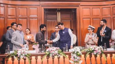 Thunder Films चा मुख्यमंत्री देवेंद्र फडणवीस यांच्याकडून महाराष्ट्र सायबर जनजागृती मोहिमेसाठी विशेष गौरव