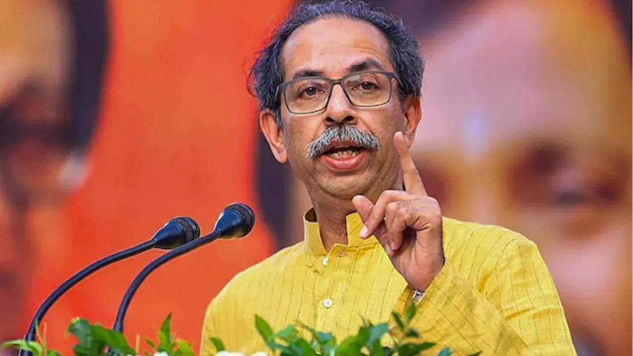 Thackeray Brand: ठाकरे ब्रँड सुरू झाल्यावर बघा काय होतंय... उद्धव ठाकरे यांचा पहिल्यांदाच सूचक इशारा - Marathi News | Thackeray brand is not start yet but after start see what will happen