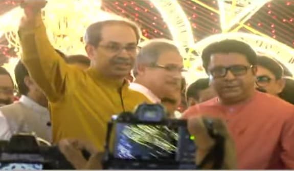 मनसेच्या दीपोत्सवात उद्धव ठाकरे म्हणाले की मराठी माणसाची एकजूट…