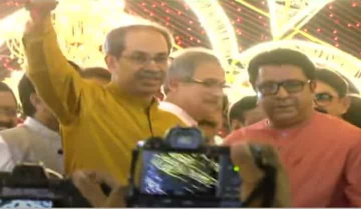 मनसेच्या दीपोत्सवात उद्धव ठाकरे म्हणाले की मराठी माणसाची एकजूट... मनसेच्या दीपोत्सवात उद्धव ठाकरे म्हणाले की मराठी माणसाची एकजूट...