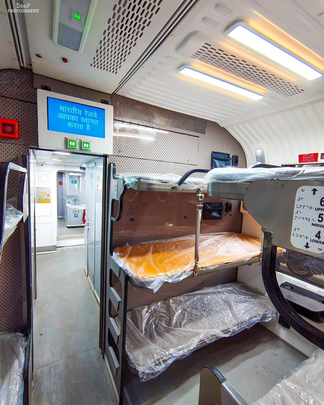 ही ट्रेन पारंपरिक स्लीपर ट्रेन्सच्या तुलनेत 20 ते 25 टक्के जलद गतीने धावणार असल्याने प्रवाशांच्या वेळेची मोठी बचत होणार आहे.