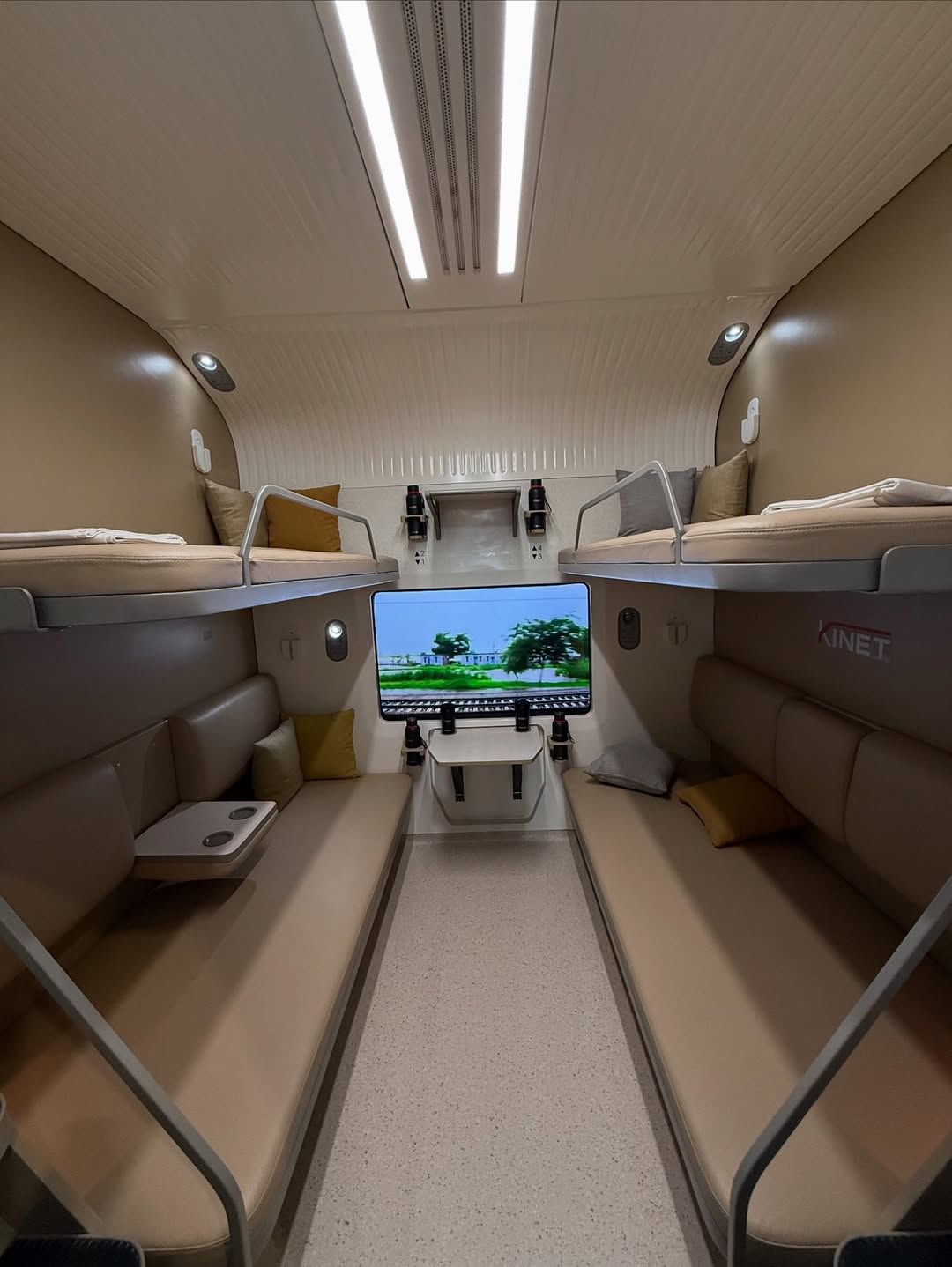 सध्या वंदे भारत स्लीपर कोच ट्रेनची चाचणी केली जात आहे. प्रवाशांचा लांब पल्ल्याचा रात्रीचा प्रवास अत्यंत आरामदायक व्हावा यासाठी स्वदेशी (मेक इन इंडिया) तंत्रज्ञानावर आधारित या ट्रेनची निर्मिती केली जात आहे.