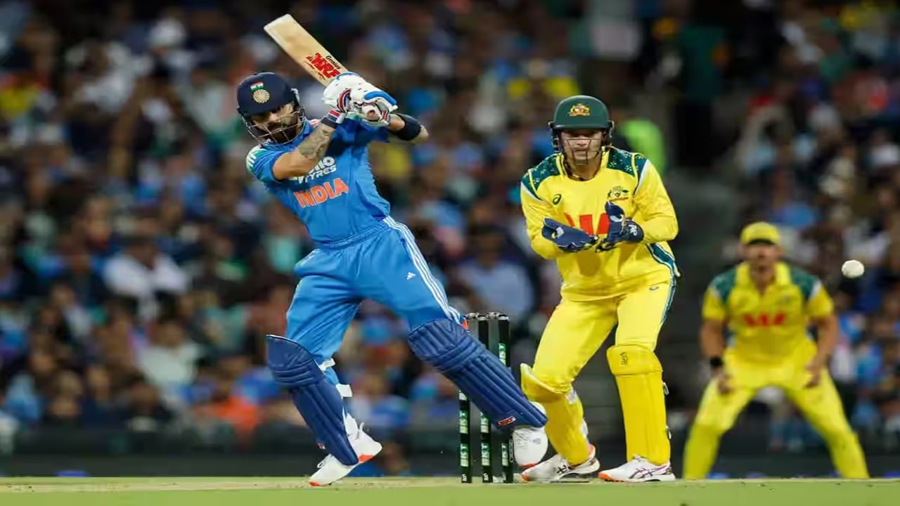 भारत-ऑस्ट्रेलिया टी 20I सामन्यांमध्ये सर्वाधिक धावा करणाऱ्या 5 फलंदाजांमध्ये माजी फलंदाज विराट कोहली अव्वल स्थानी आहे. विराटने 23 सामन्यांमध्ये 794 धावा केल्या आहेत. (Photo Credit : Bcci)