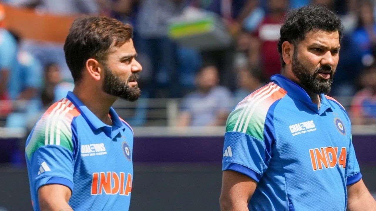 सचिनने ऑस्ट्रेलिया विरुद्ध एकदिवसीय कारकीर्दीत 9 शतकं झळकावली होती. ऑस्ट्रेलिया विरुद्ध सर्वाधिक 9 एकदिवसीय शतकं करण्याचा हा वर्ल्ड रेकॉर्ड आहे. तर रोहित आणि विराट या दोघांनी कांगारुंविरुद्ध 8 वेळा शतक केलं आहे. (Photo Credit : PTI)