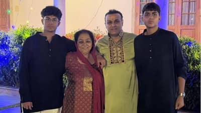 Virender Sehwag Diwali : वीरेंद्र सेहवागचा घटस्फोट होणार? दिवाळीतील त्या फोटोने चर्चांना उधाण; सोशल मीडियात मोठी खळबळ