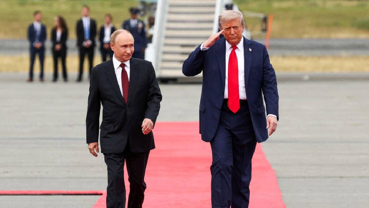 भारताला ज्याची भीती तेच घडतंय, रशिया अमेरिकेत करार, व्लादिमीर पुतिन यांनी थेट डोनाल्ड ट्रम्प यांना म्हटले... भारताला ज्याची भीती तेच घडतंय, रशिया अमेरिकेत करार, व्लादिमीर पुतिन यांनी थेट डोनाल्ड ट्रम्प यांना म्हटले...