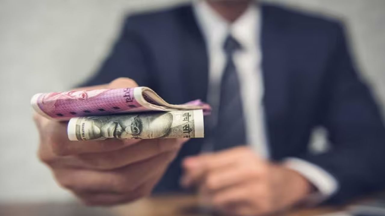 पर्सनल लोनमध्ये वय का महत्त्वाचे? जाणून घ्या