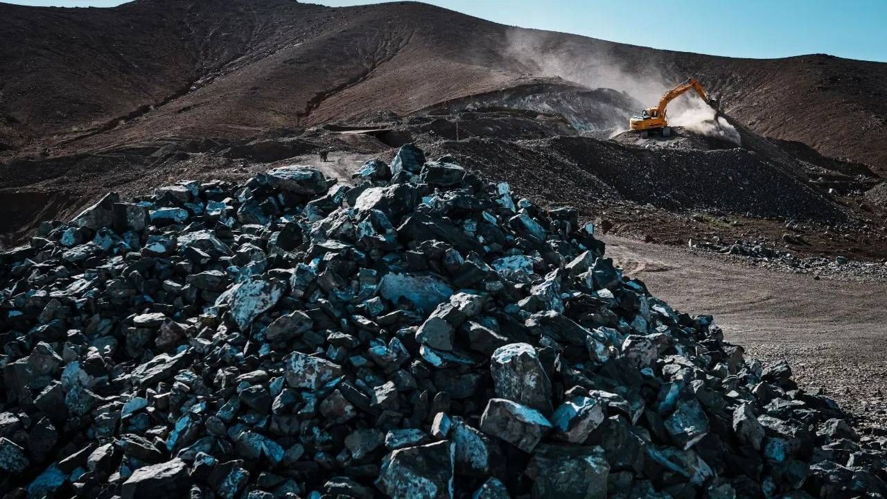 Rare Earth Minerals : चीनने ज्या खनिजावरुन अमेरिकेसह जगाला वेठीला धरलं ते  रेअर अर्थ मिनरल्स भारतात कुठे मिळतं?