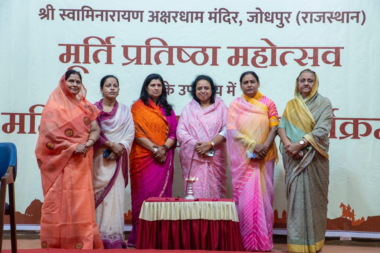 या वेळी बीएपीएस जोधपुर महिला मंडलाच्या वतीने  दुर्गाबेन सोलंकी यांनी 'मंदिर की महिमा'या विषयावर प्रेरणादायी प्रवचन केले. आपल्या प्रवचनात त्यांनी संप्रदायात महिला प्रवृत्तीची महत्वपूर्ण भूमिका, बाल शिक्षण आणि कुटुंबाच्या एकतेत मंदिराची केंद्रीय भूमिका यावर सारगर्भित विचार मांडले.