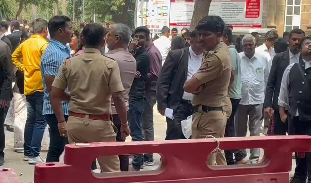 Pune News : तारीख पे तारीख..न्यायालयाच्या तिसऱ्या मजल्यावरुन उडी मारुन पक्षकाराने जीवन संपवले