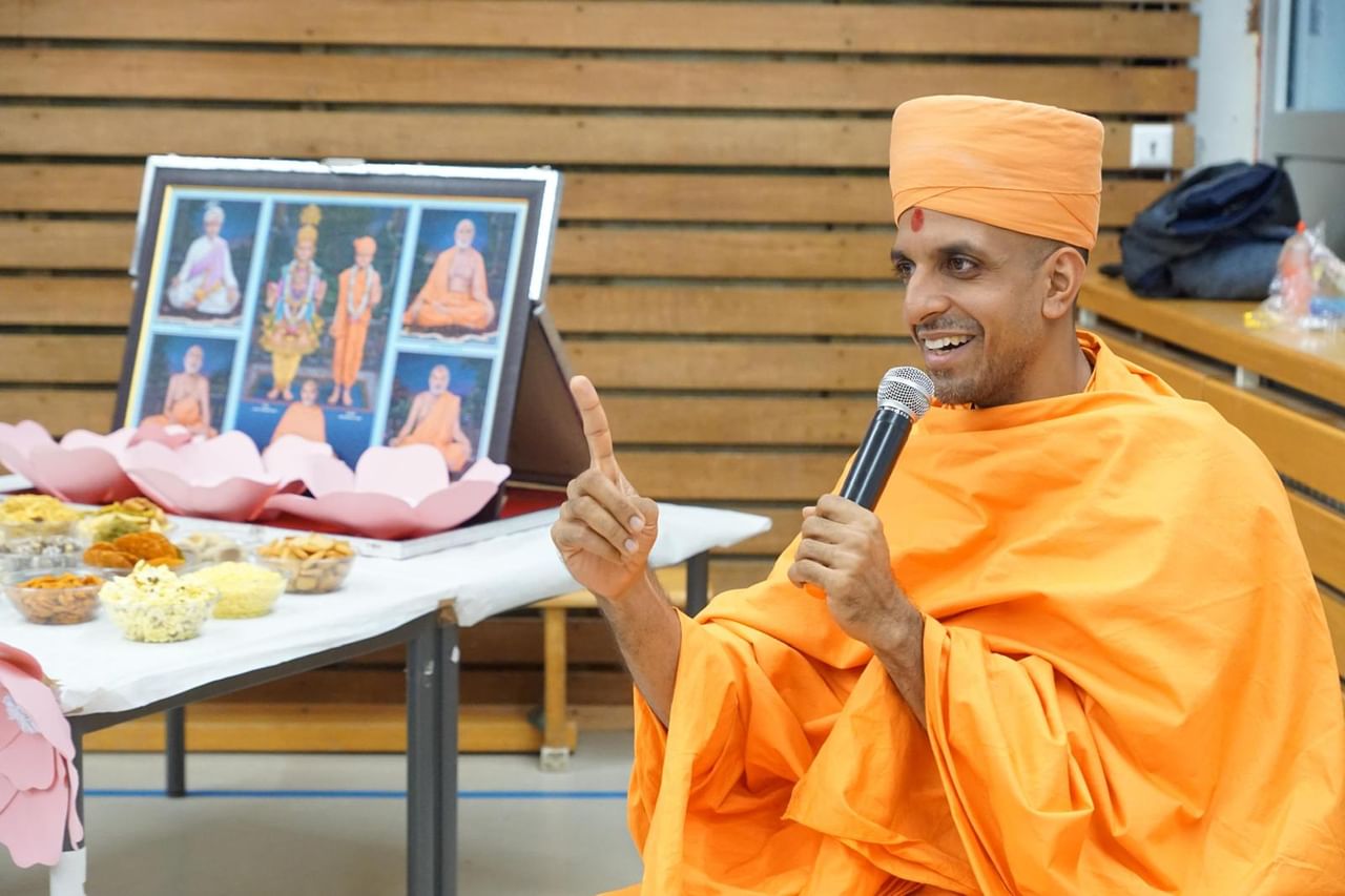 बीएपीएस स्टुटगार्ट मंडळाच्यावतीने जर्मनीतील स्टुटगार्ड येथे अनोखी दिवाळी साजरी करण्यात आली. यावेळी पॅरिसच्या बीएपीएस हिंदू मंदिराच्या‘अन्नकूट - 2025’ थीमवर आधारित सोहळा झाला