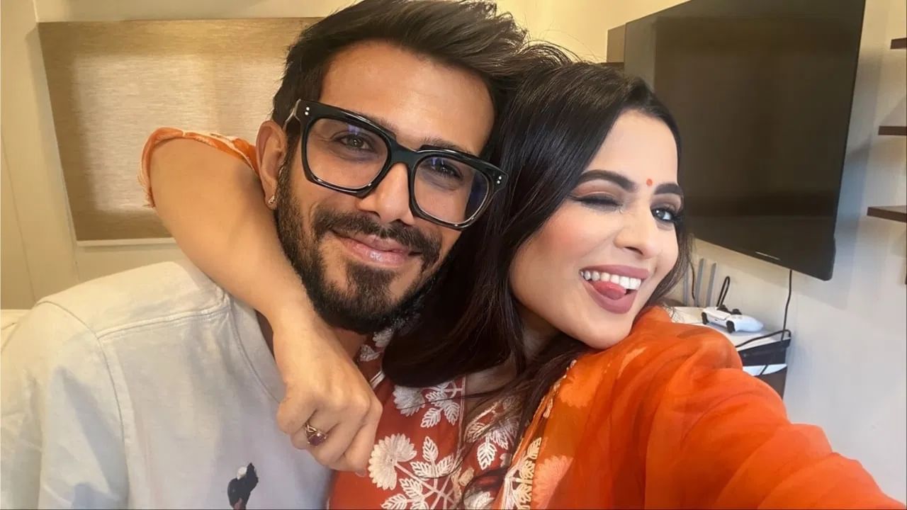 किना द्विवेदी ही कायद्याची जाणकार आहे. क्विनाने कायद्याचे शिक्षण घेतलंय. क्विना आणि युझवेंद्र या दोघांचे फोटो सोशल मीडियावर व्हायरल झाले आहेत. (Photo Credit: Instagram)