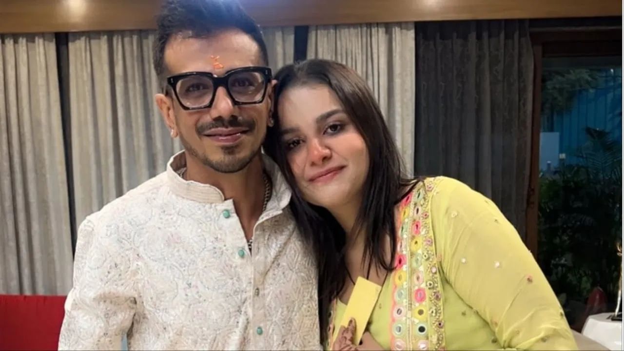 युझीने क्विना व्यतिरिक्त इतर बहि‍णींसह भाऊबीज साजरी केली. चहलने त्याच्या सर्व बहिणींसोबतचे फोटोही पोस्ट केले. तसेच "हॅप्पी भाई दूज" असं कॅप्शन युझीने या फोटोंना दिलं. (Photo Credit: Instagram)