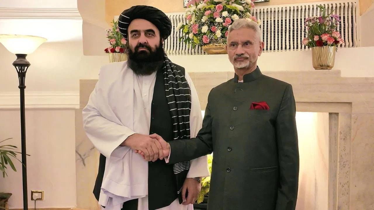 India Taliban Relations : मोदी सरकारचा मास्टर स्ट्रोक, डोनाल्ड ट्रम्प, पाकिस्तानला झटका देत भारताने तालिबानबद्दल घेतला एक मोठा निर्णय India Taliban Relations : मोदी सरकारचा मास्टर स्ट्रोक, डोनाल्ड ट्रम्प, पाकिस्तानला झटका देत भारताने तालिबानबद्दल घेतला एक मोठा निर्णय