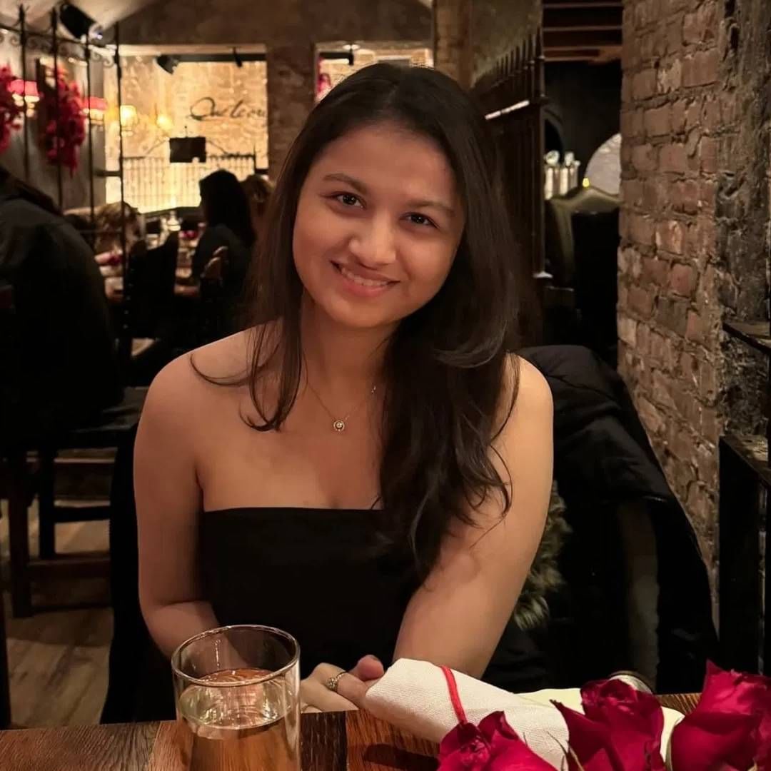  राउडी राठौड़ चित्रपटात अभिनेता यशपाल शर्माने इंस्पेक्टर विशाल शर्माचा रोल प्ले केलेला. त्यांच्या मुलीचा रोल  सानिया अंकलेसरियाने केलेला.  सानियाला संपूर्ण फिल्ममध्ये दोनवेळा दाखवलं गेलं. पण ती महत्वाची व्यक्तीरेखा होती.  