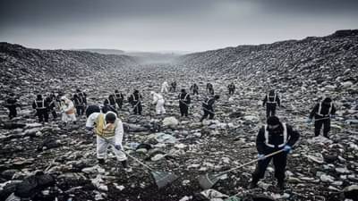 एका पिशवीत आतडी दुसऱ्या पिशवीत कापलेले हात - पाय आणि..., बायकोची हत्या, दिग्दर्शक अटक