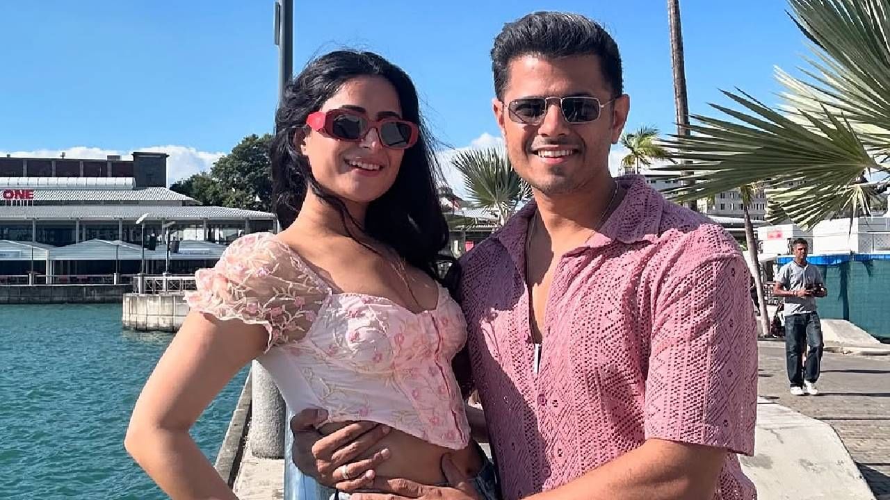 'गुम है किसी के प्यार में' या मालिकेतून घराघरात पोहोचलेली जोडी ऐश्वर्या शर्मा आणि नील भट्ट सध्या त्यांच्या खासगी आयुष्यामुळे चर्चेत आहेत. गेल्या काही दिवसांपासून या दोघांच्या नात्यात सर्वकाही आलबेल नसल्याच्या चर्चांना उधाण आलं आहे. इतकंच नव्हे तर ऐश्वर्या आणि नील वेगवेगळे राहत असल्याचंही कळतंय. 
