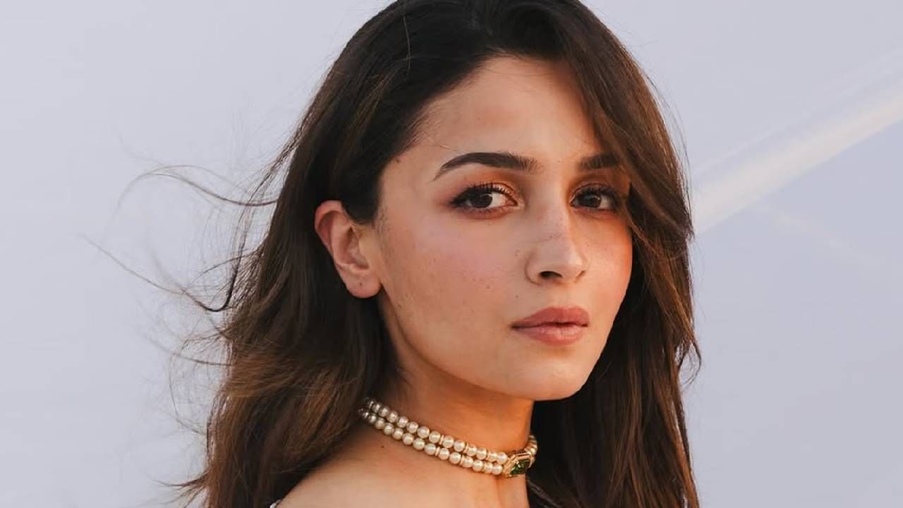 Bollywood Quiz : आलिया भट्टचा सर्वात पाहिला सिनेमा कोणता? 99 टक्के लोकांना माहिती नसेल